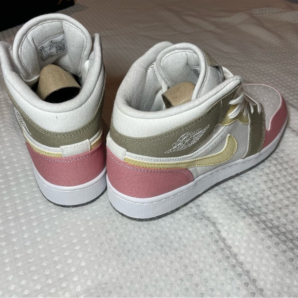 Jordan 1 Mid Vivid Green - Picture 5 of 11